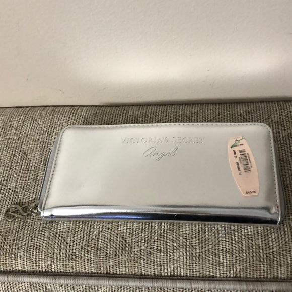 NEW WITH TAG VICTORIA’S SECRET WALET - Picture 2 of 6